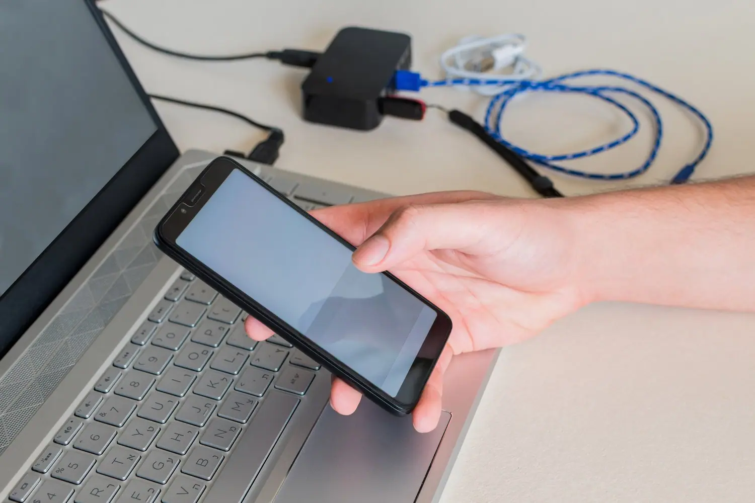 Techniki zwiększania prędkości połączenia internetowego przez USB tethering
