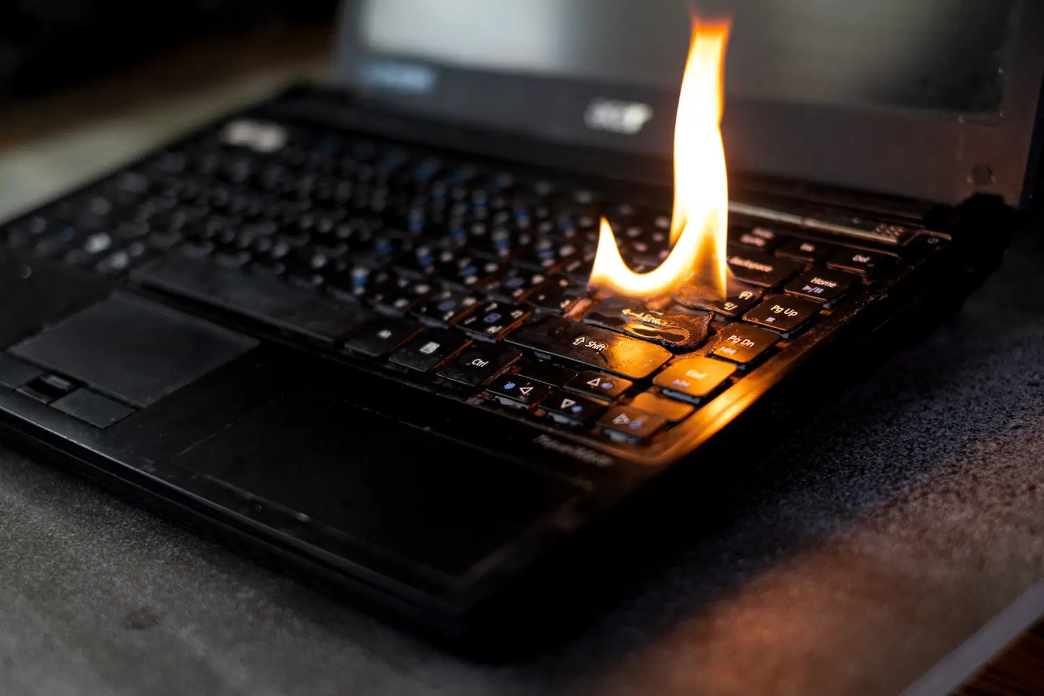 Dlaczego laptop się przegrzewa i jak temu zaradzić