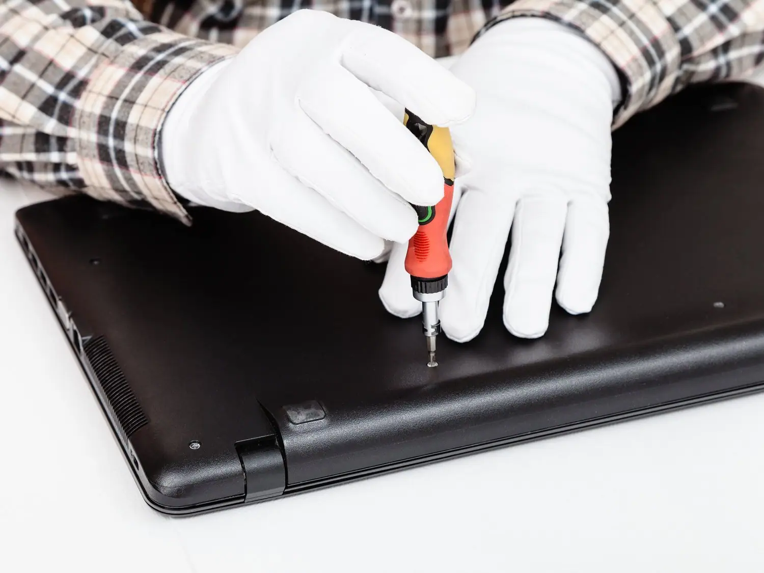 Jak naprawić uszkodzony touchpad w laptopie
