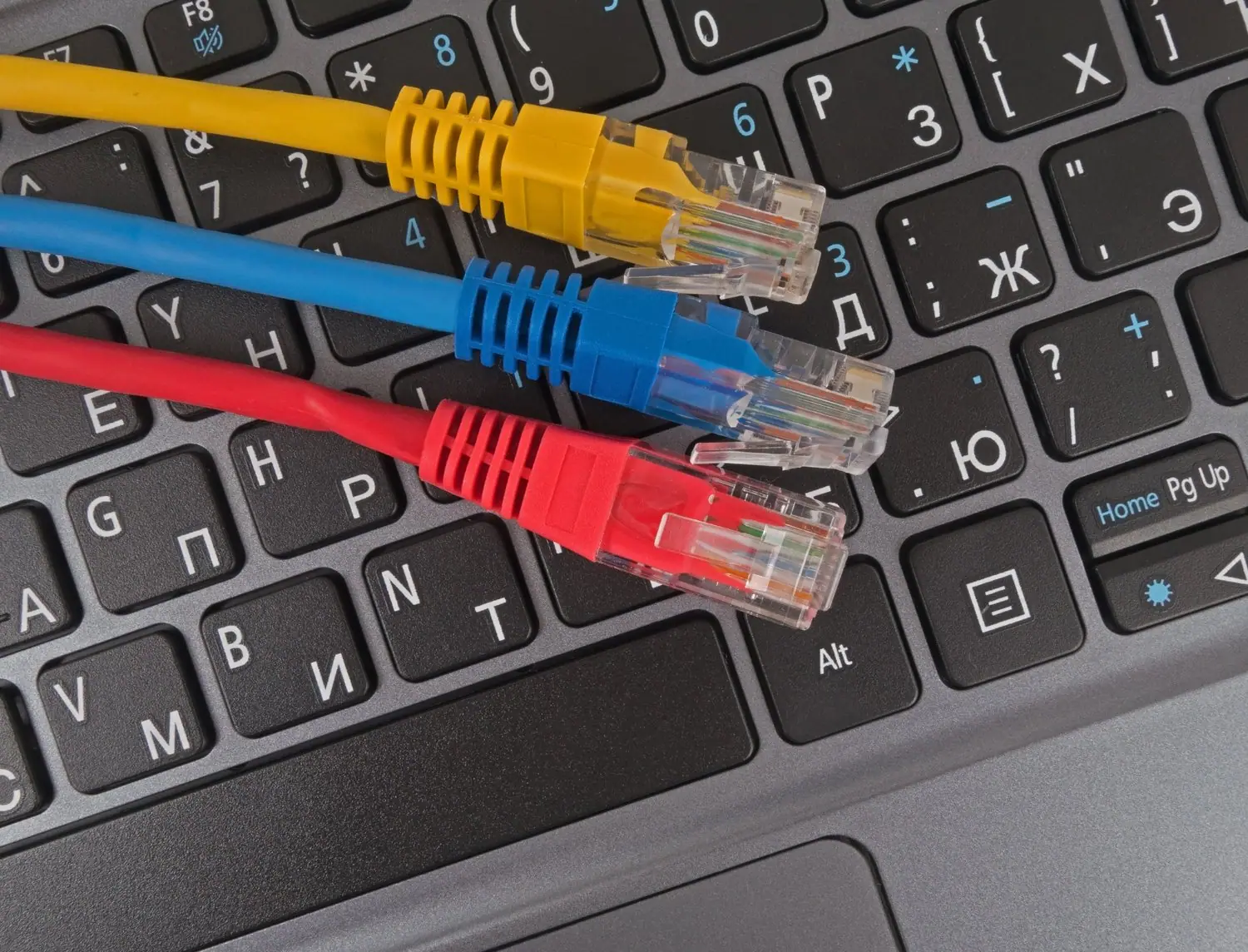 Dlaczego internet spowalnia wieczorem i jak temu zaradzić