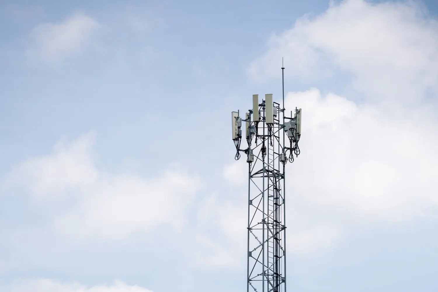 Jak wybrać odpowiednią antenę do internetu mobilnego